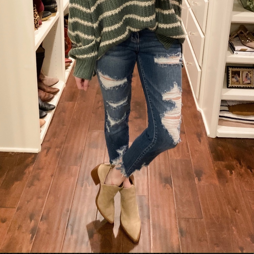 Destroyed Cropped Skinny Jeans